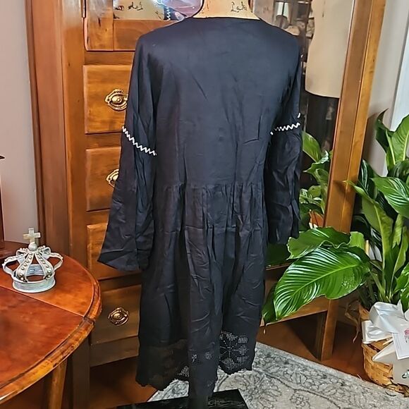 Ananda's Collection Black Embroidered bodice dress size Medium - Picture 8 of 12